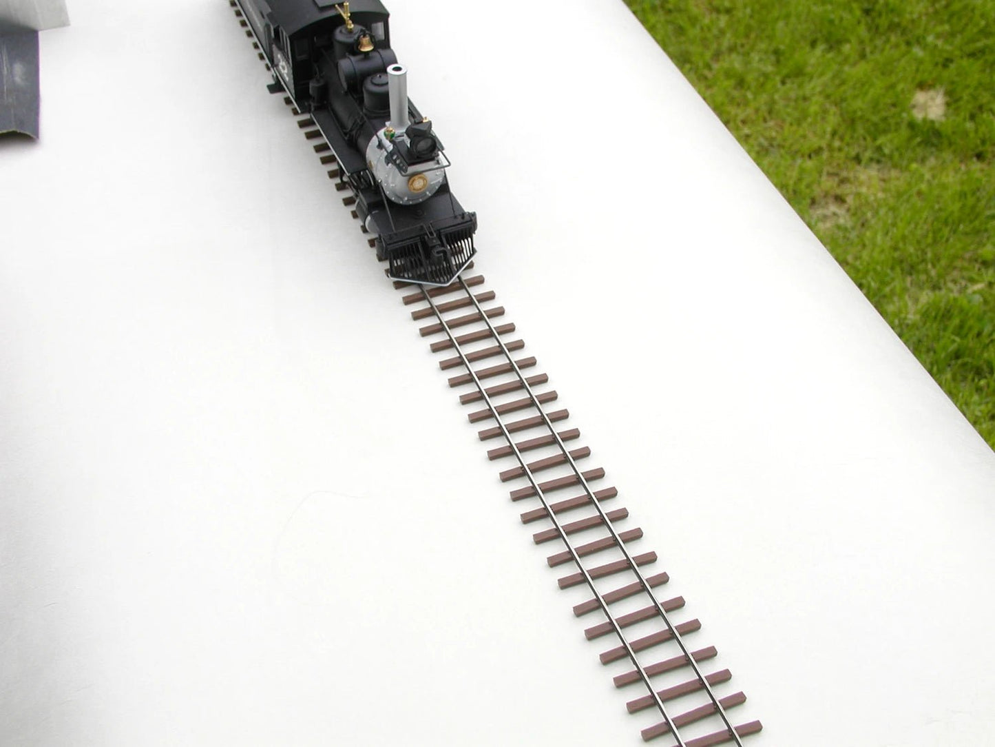 Micro Engineering 10 - 138 On30 Code 83 Non - Weathered Flex Track Wood Ties, 6 sections per bundle - House of Trains