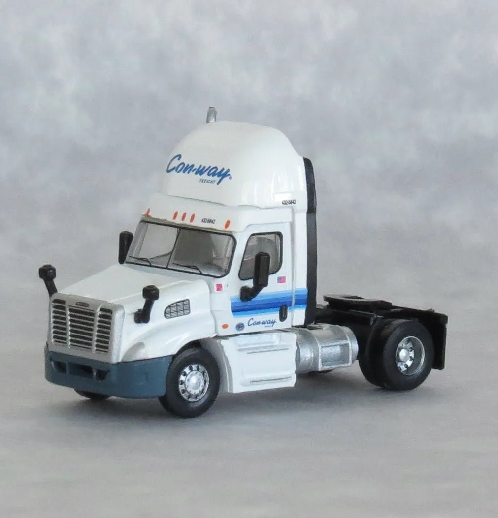 Trainworx 42591 - 04 N, Freightliner LTL Trucks, Conway Cab 4325842 - House of Trains
