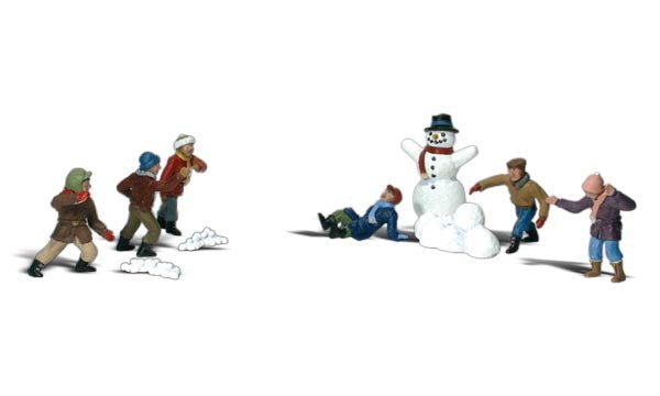 Woodland Scenics A2183 N Snowball Fight, Snowman, 10 pieces