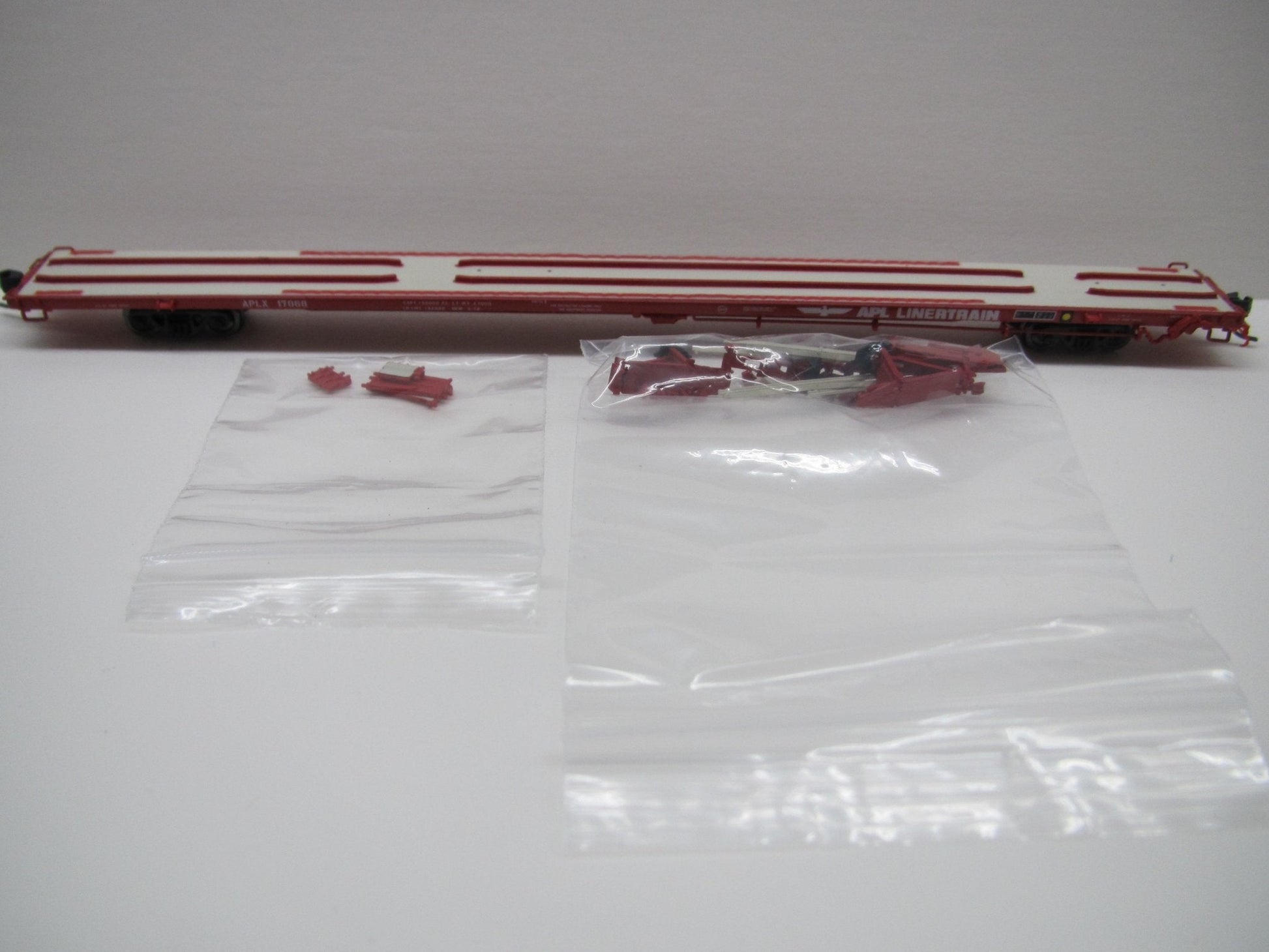 Atlas 50 004 428 N, ACF 89' 4" Flat Car, Mid/End Hitches, APL, Linertrain, APLX, 17068 - House of Trains