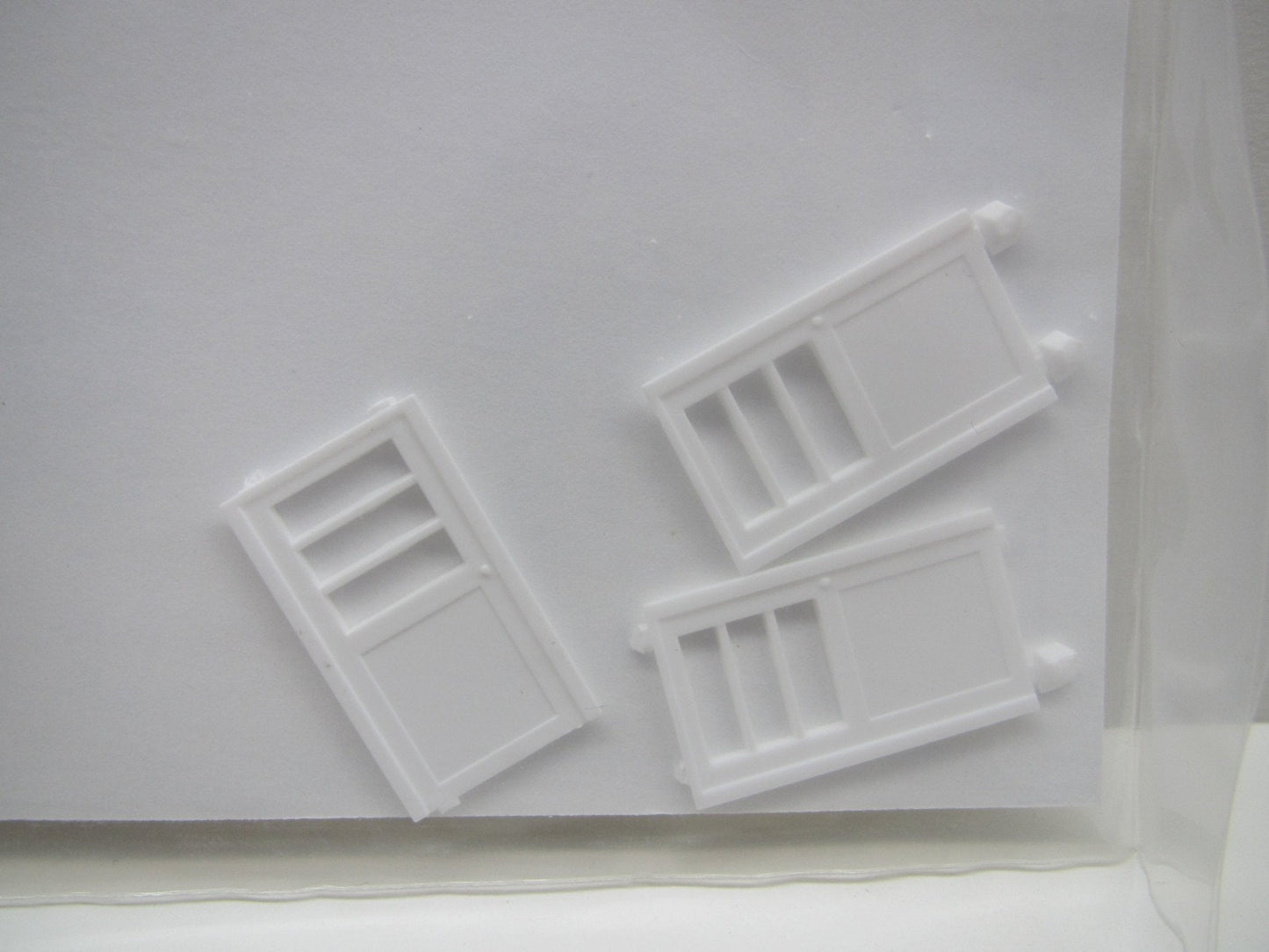 Pikestuff 541 - 1104 HO Personal Door with Window (3 each) - House of Trains