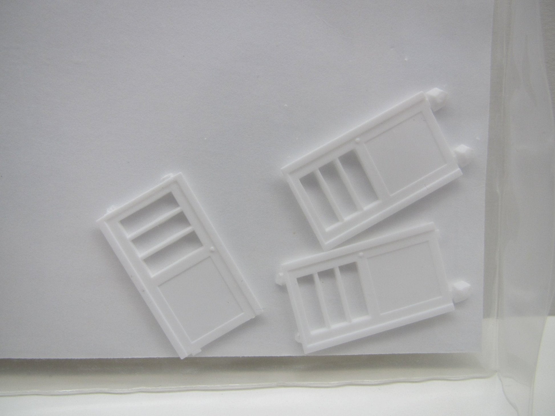 Pikestuff 541 - 1104 HO Personal Door with Window (3 each) - House of Trains