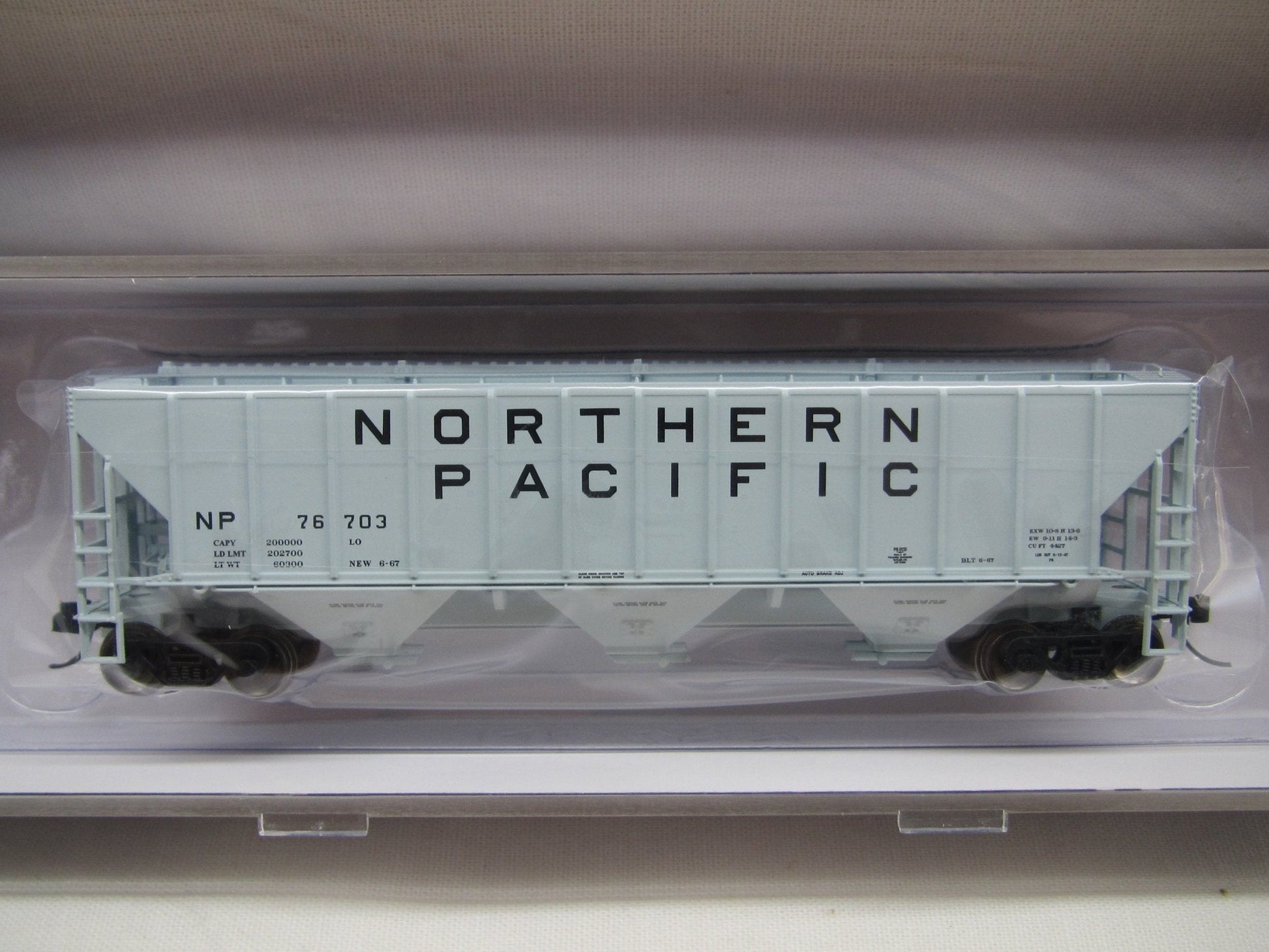 Trainworx 24433 - 01 N, PS2CD 4427 Covered Hopper, Northern Pacific, NP, 76703 - House of Trains