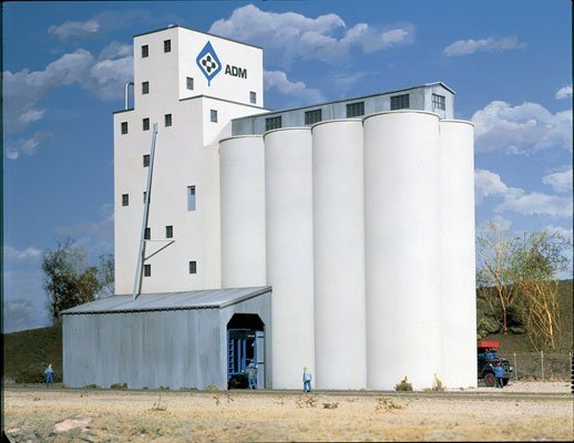 Walthers 933 - 3022 HO Concrete Grain Elevator Kit (2 Colors/Clear) - House of Trains