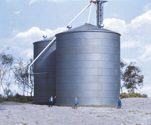 Walthers Cornerstone 933 - 3123 HO Grain Bin, Silver Plastic, 1 Bin per Package - House of Trains