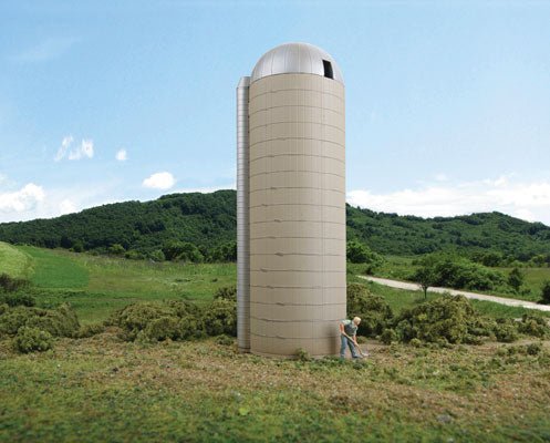 Walthers Cornerstone 933 - 3332 HO Concrete - Style Silo, Plastic Model Kit - House of Trains