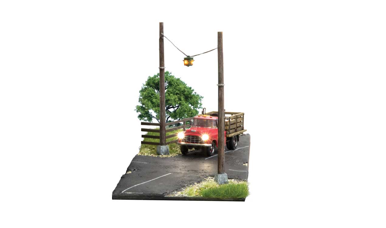 Woodland Scenics 5652 HO, Just Plug, Suspended Flashing Light - House of Trains