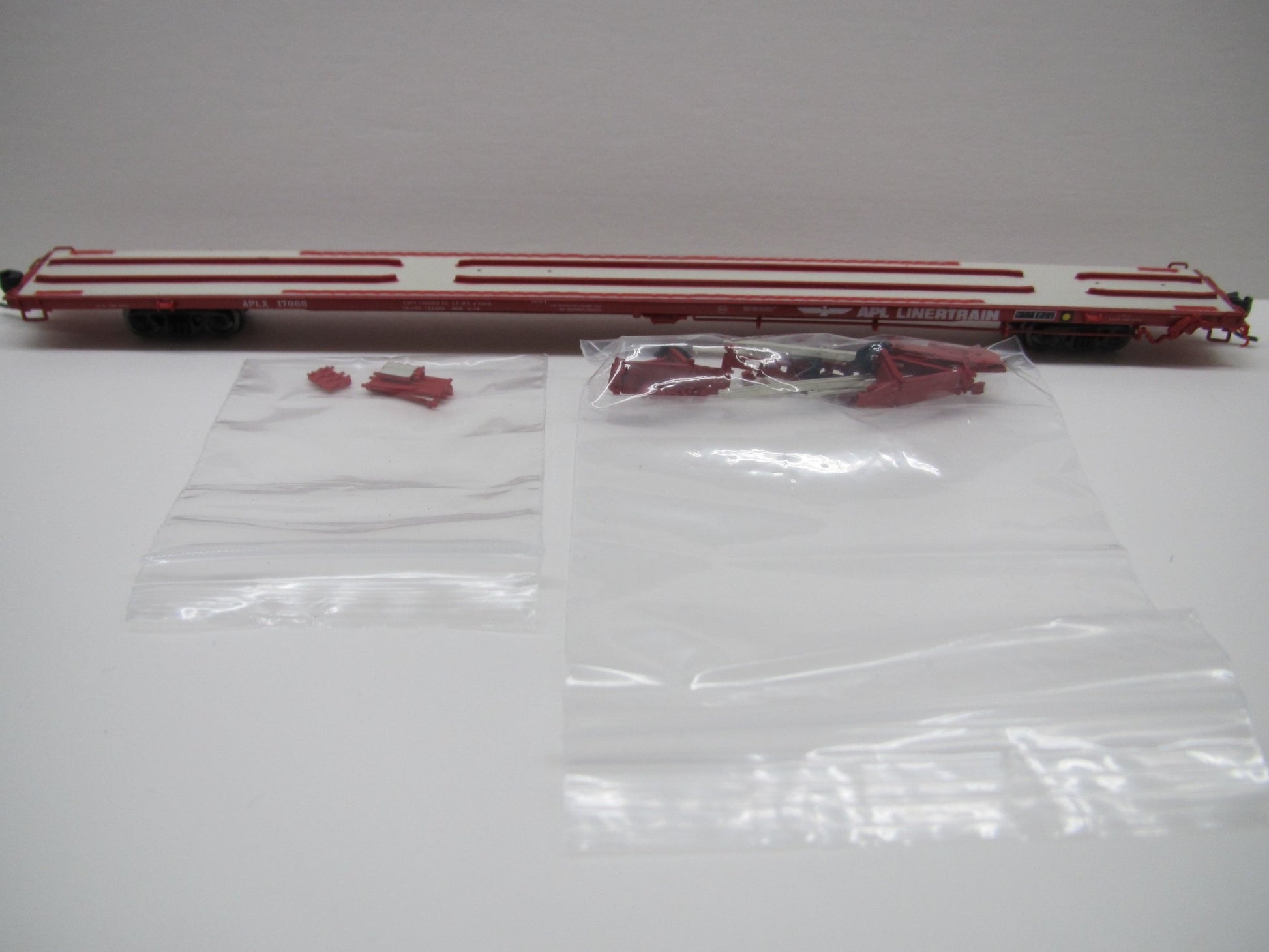 Atlas 50 004 429 N, ACF 89' 4" Flat Car, Mid/End Hitches, APL, Linertrain, APLX, 17071 - House of Trains