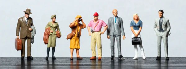 Rock Island Hobby 61109 O, Standing Tourists and Travelers, 10 Figures - House of Trains